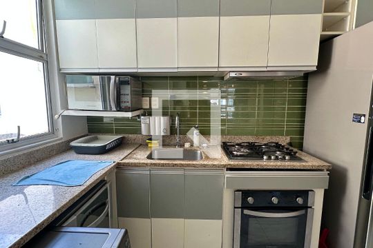 Cozinha de apartamento para alugar com 2 quartos, 90m² em Copacabana, Rio de Janeiro