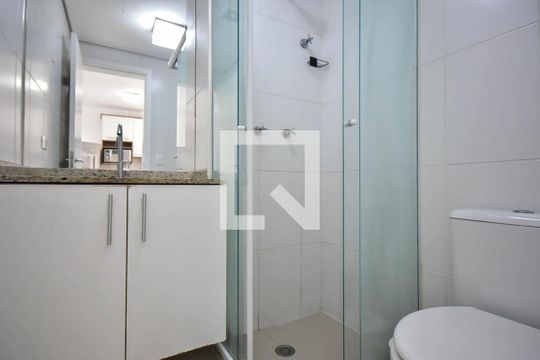 Banheiro de apartamento à venda com 1 quarto, 40m² em Panamby, São Paulo
