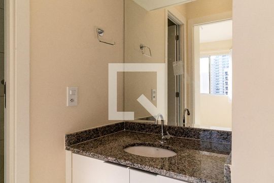 Banheiro de apartamento para alugar com 2 quartos, 37m² em Várzea da Barra Funda, São Paulo
