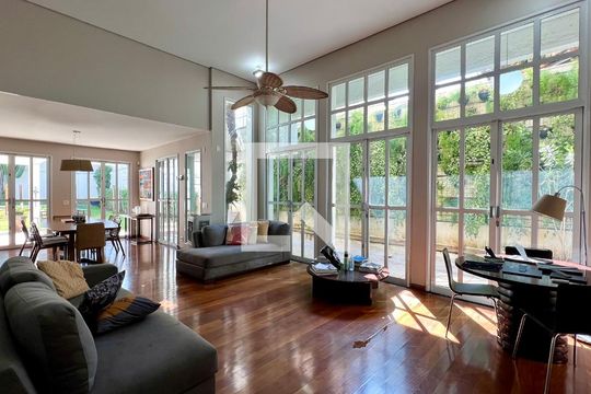 Casa à venda com 5 quartos, 690m² em Jardim Paulista, São Paulo