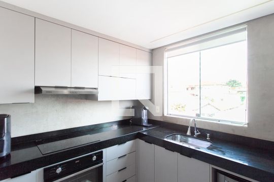 Cozinha de apartamento para alugar com 3 quartos, 136m² em Maria Helena, Belo Horizonte