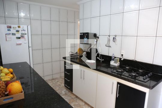 Cozinha de casa à venda com 3 quartos, 200m² em Conjunto Agua Branca, Contagem
