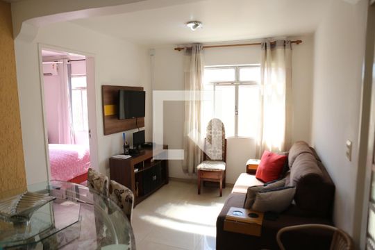 Sala de casa à venda com 3 quartos, 200m² em Conjunto Agua Branca, Contagem