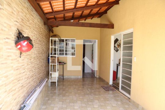 Garagem de casa à venda com 3 quartos, 200m² em Conjunto Agua Branca, Contagem