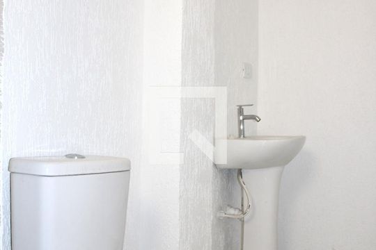 Banheiro de kitnet/studio para alugar com 1 quarto, 53m² em Jardim Analia Franco, São Paulo