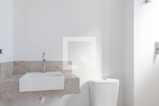 Banheiro da Suíte 1 de apartamento à venda com 2 quartos, 61m² em Santa Efigênia, Belo Horizonte