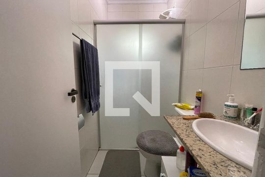 Banheiro Social de casa à venda com 2 quartos, 95m² em Jardim Ester, São Paulo