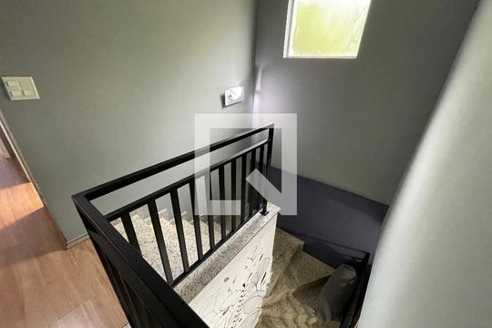 Escada de casa à venda com 2 quartos, 95m² em Jardim Ester, São Paulo