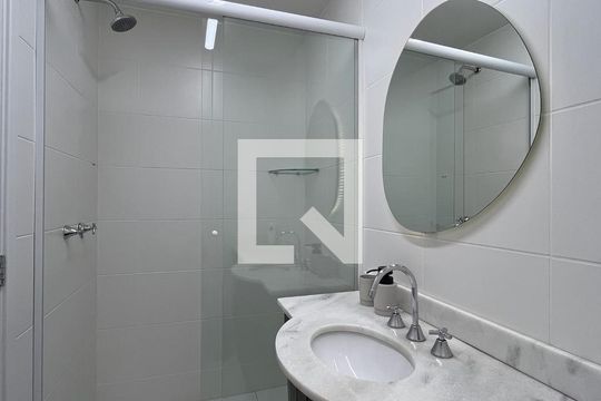 Banheiro de apartamento à venda com 2 quartos, 62m² em Marechal Rondon, Canoas