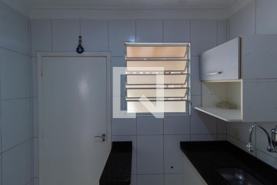 Cozinha de casa de condomínio para alugar com 3 quartos, 90m² em Bairro das Palmeiras, Campinas