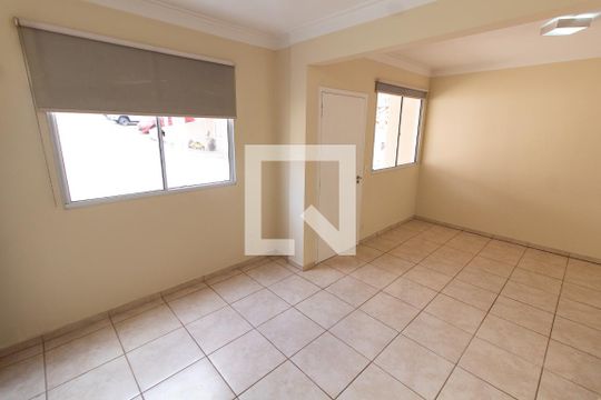 Sala de casa de condomínio para alugar com 3 quartos, 90m² em Bairro das Palmeiras, Campinas