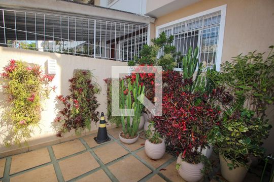 Quintal de casa à venda com 3 quartos, 179m² em Vila Progredior, São Paulo