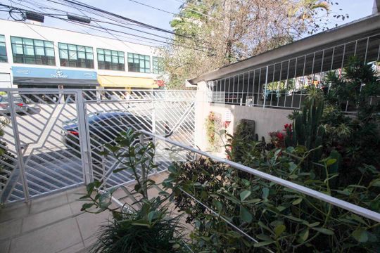 Quintal de casa à venda com 3 quartos, 179m² em Vila Progredior, São Paulo