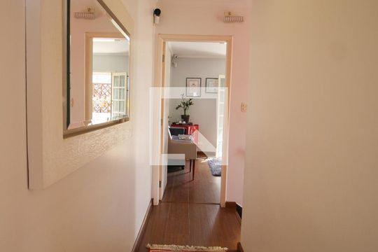 Corredor de casa à venda com 3 quartos, 179m² em Vila Progredior, São Paulo
