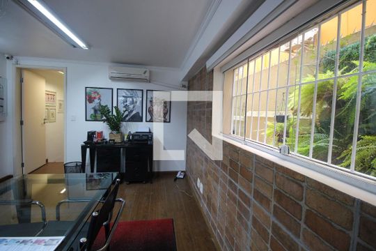 Casa à venda com 3 quartos, 179m² em Vila Progredior, São Paulo