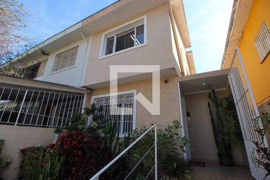 Fachada de casa à venda com 3 quartos, 179m² em Vila Progredior, São Paulo