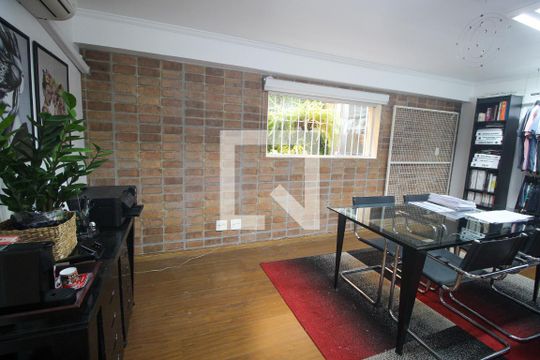 Sala 3 de casa à venda com 3 quartos, 179m² em Vila Progredior, São Paulo