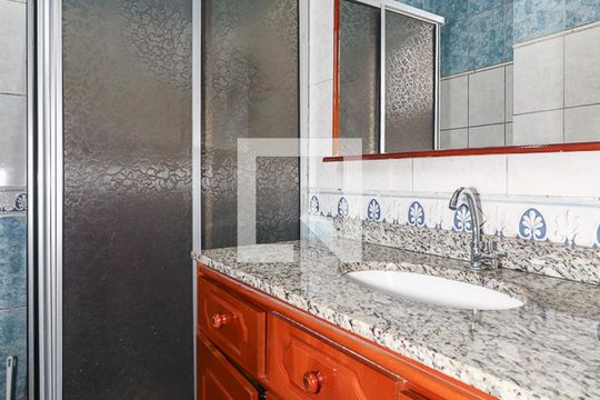 Banheiro da Suíte de casa à venda com 3 quartos, 140m² em Costa E Silva, Porto Alegre