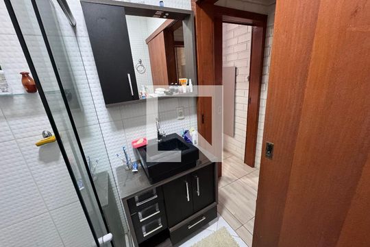 Banheiro de casa à venda com 2 quartos, 150m² em Scharlau, São Leopoldo