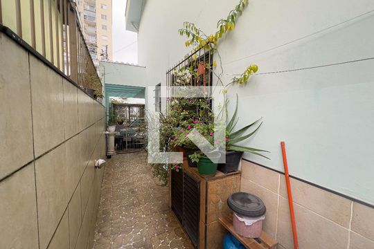 Quintal de casa à venda com 3 quartos, 165m² em Água Branca, São Paulo