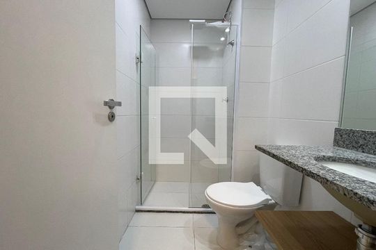 Banheiro de apartamento para alugar com 1 quarto, 24m² em Butantã, São Paulo