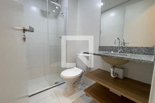 Banheiro de apartamento para alugar com 1 quarto, 24m² em Butantã, São Paulo
