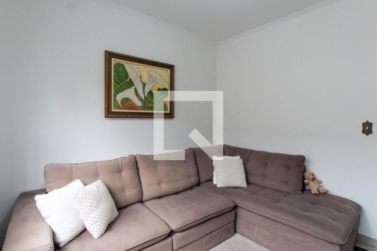Sala de TV de casa à venda com 3 quartos, 191m² em Vila Nivi, São Paulo