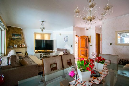 Sala de casa para alugar com 3 quartos, 200m² em Pinheirinho, Santo André