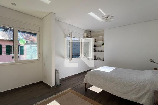 Suíte 1 de casa à venda com 3 quartos, 160m² em Jardim Paulista, São Paulo