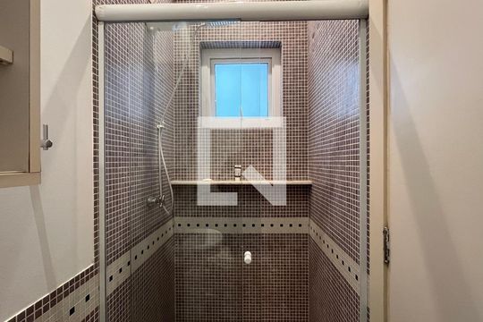 Banheiro da Edícula de casa à venda com 3 quartos, 160m² em Jardim Paulista, São Paulo