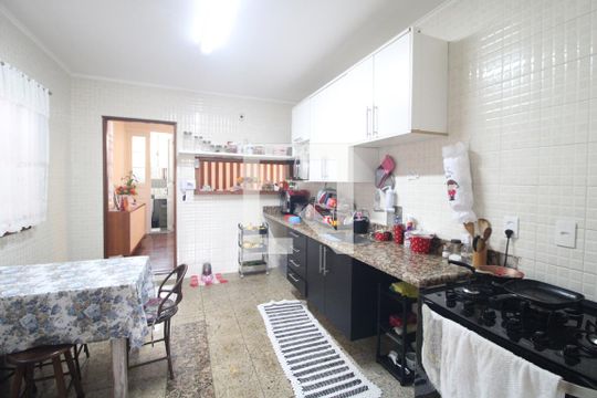 Cozinha de casa para alugar com 3 quartos, 400m² em Vila da Saúde, São Paulo