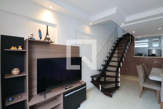 Sala de apartamento para alugar com 2 quartos, 70m² em Jardim Las Palmas, Guarujá