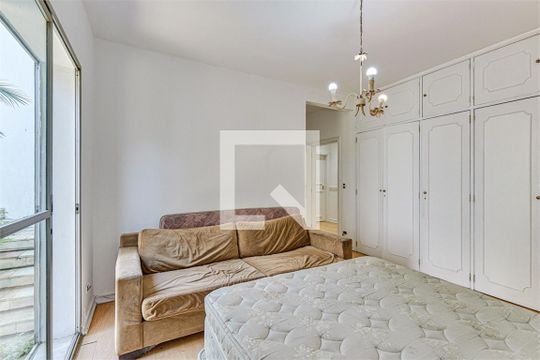 Casa de Condomínio à venda com 4 quartos, 300m² em Santo Amaro, São Paulo