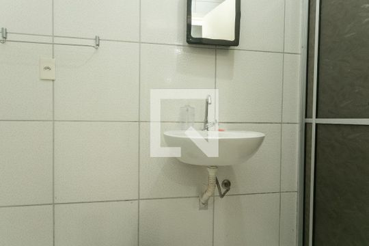 Banheiro de apartamento à venda com 1 quarto, 42m² em Vila Ipiranga, Porto Alegre