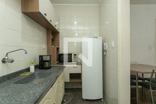 Cozinha de apartamento à venda com 1 quarto, 42m² em Vila Ipiranga, Porto Alegre