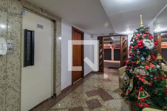 Hall social de kitnet/studio à venda com 1 quarto, 26m² em Centro Histórico, Porto Alegre