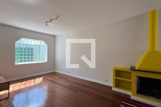 Sala de casa para alugar com 4 quartos, 150m² em Jardim Paulistano, São Paulo
