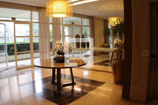 Hall de entrada de apartamento à venda com 3 quartos, 215m² em Alphaville Industrial, Barueri