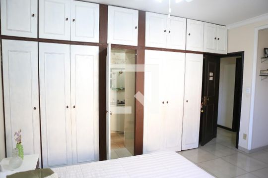 Suíte de casa à venda com 5 quartos, 300m² em Jardim Vera Cruz, Contagem