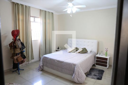 Suíte de casa à venda com 5 quartos, 300m² em Jardim Vera Cruz, Contagem