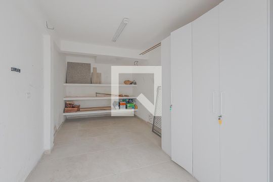 Garagem de casa à venda com 4 quartos, 300m² em Jardim Paulista, São Paulo