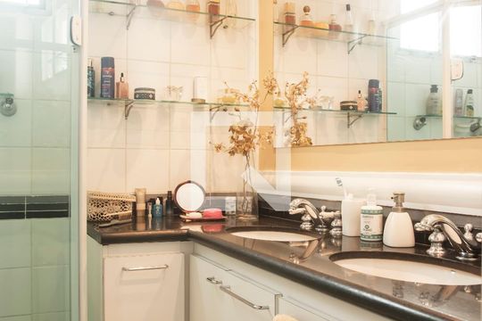 Banheiro da Suíte de apartamento à venda com 2 quartos, 140m² em Planalto Paulista, São Paulo
