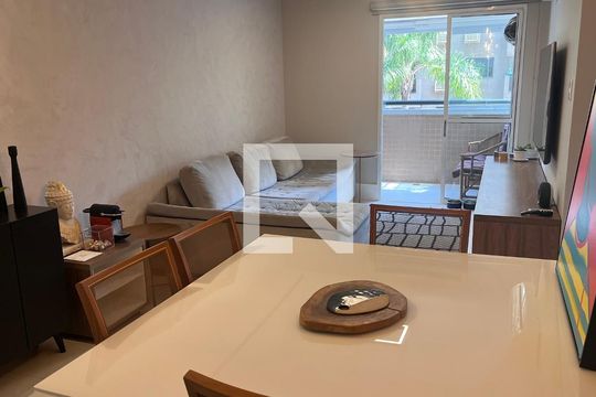 Sala de apartamento para alugar com 2 quartos, 62m² em Barra da Tijuca, Rio de Janeiro