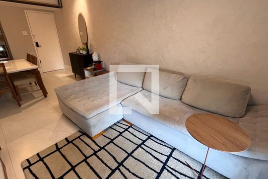 Sala de apartamento para alugar com 2 quartos, 62m² em Barra da Tijuca, Rio de Janeiro