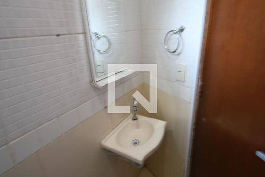 Banheiro de kitnet/studio para alugar com 1 quarto, 13m² em Cidade Universitária, Campinas