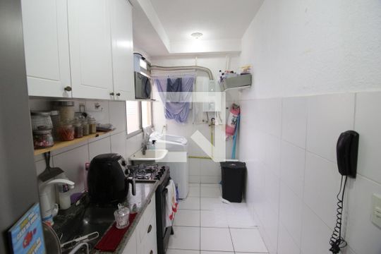 Cozinha e Área de Serviço de apartamento para alugar com 2 quartos, 42m² em São Pedro, Osasco