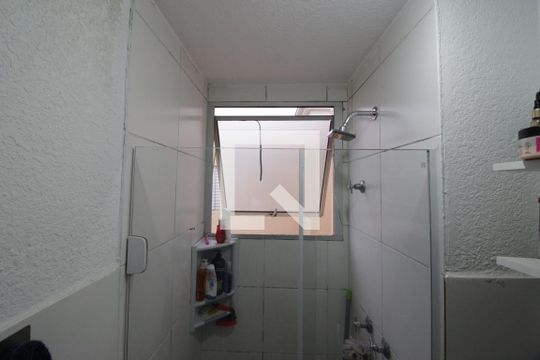 Banheiro de apartamento para alugar com 2 quartos, 42m² em São Pedro, Osasco