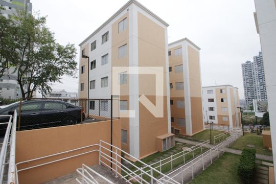 Fachada do bloco de apartamento para alugar com 2 quartos, 42m² em São Pedro, Osasco