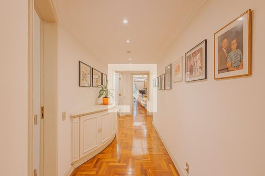 Corredor de apartamento à venda com 4 quartos, 402m² em Jardim Paulista, São Paulo