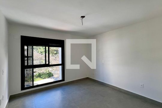 Suíte de casa à venda com 3 quartos, 276m² em Vila Madalena, São Paulo